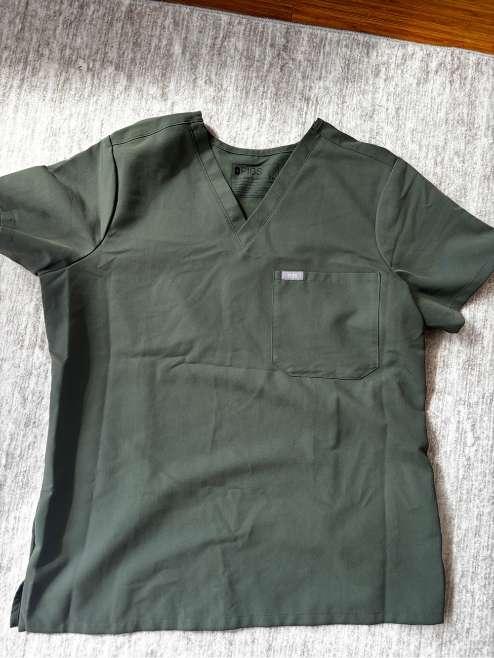 FIGS Technical Collection Scrub Top and Jogger Set in Green Size Medium